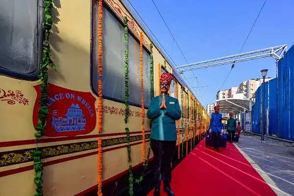 पैलेस ऑन व्हील्स: मई में पहली बार गर्मी में यात्रा का अनुभव