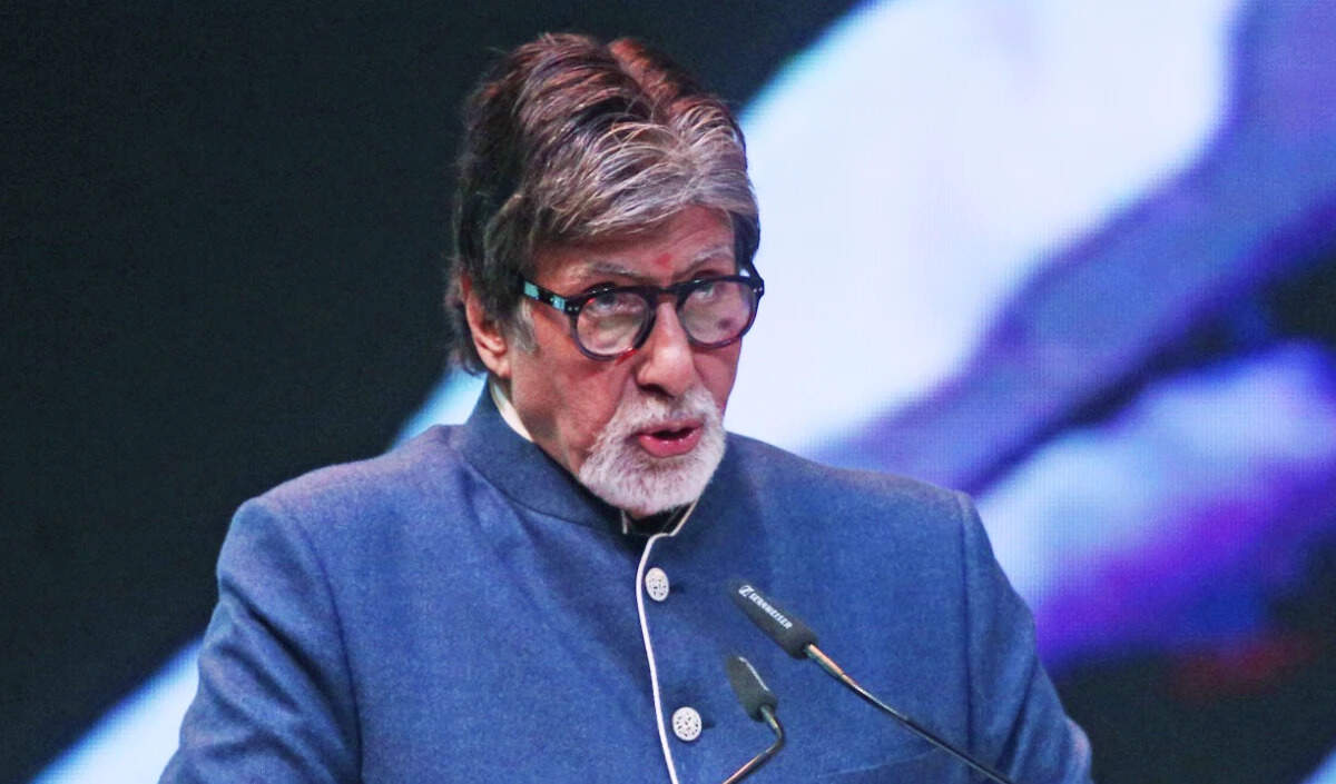 अमिताभ बच्चन ने 'हेलमेट मैन ऑफ इंडिया' को किया सम्मानित