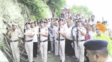 वीर जवान पवन कुमार को गोविंद सागर झील के किनारे राजकीय सम्मान के साथ अंतिम विदाई