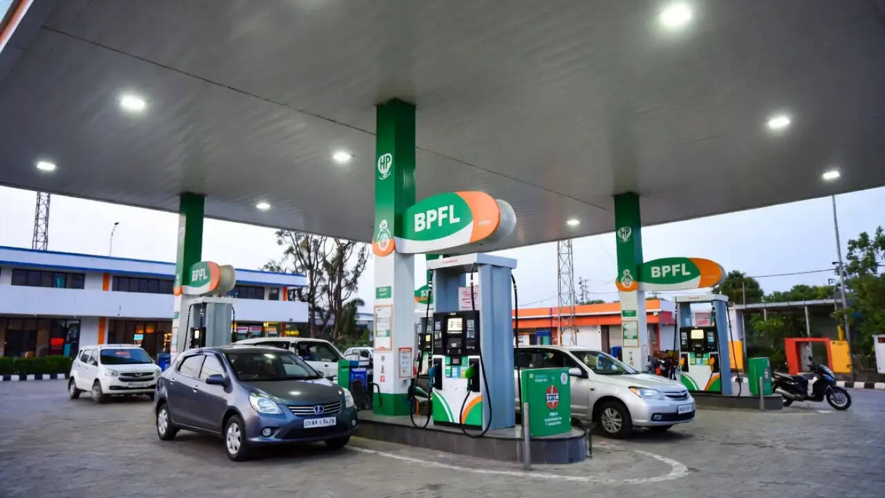 भारत में ईंधन की कीमतों में कमी की संभावना, कच्चे तेल की कीमतों में उतार-चढ़ाव