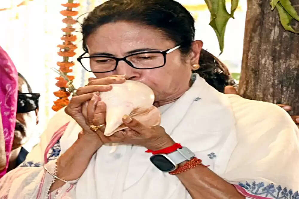 ममता बनर्जी का नया धार्मिक कदम: दुर्गा आंगन और महाकाल मंदिर की नींव