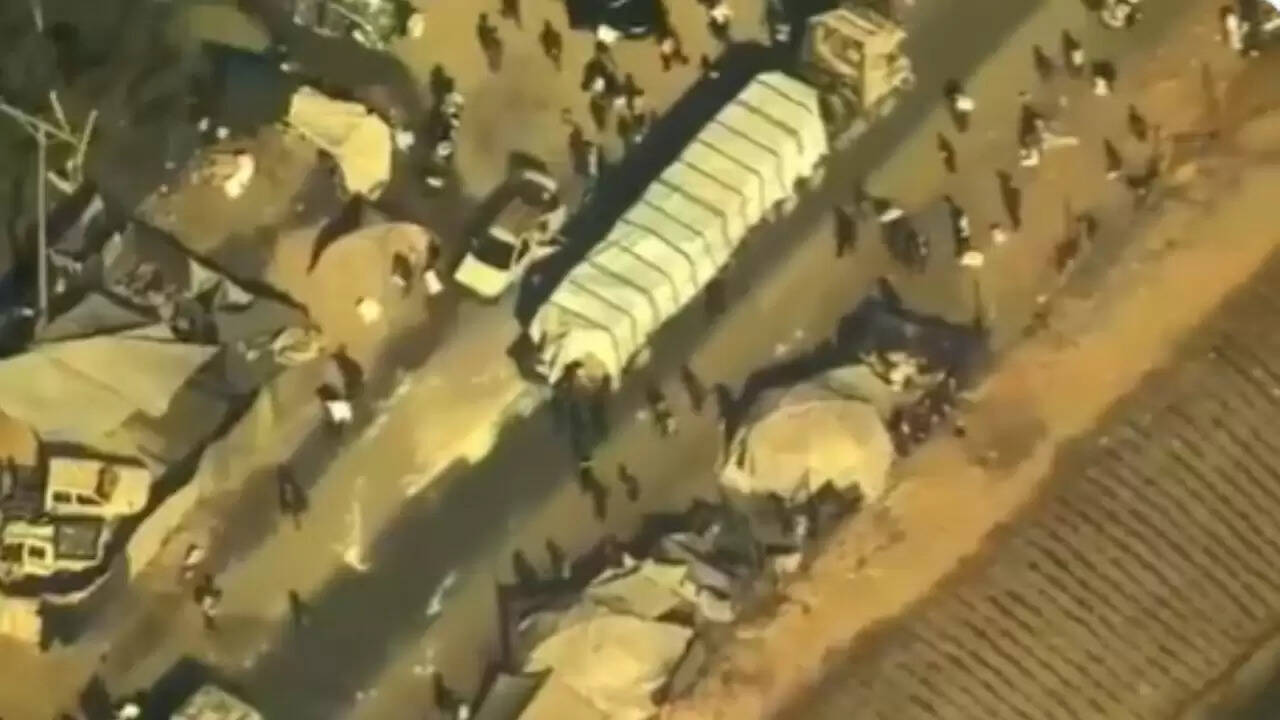 गाजा में हमास द्वारा मानवीय सहायता ट्रक की लूट का वीडियो जारी