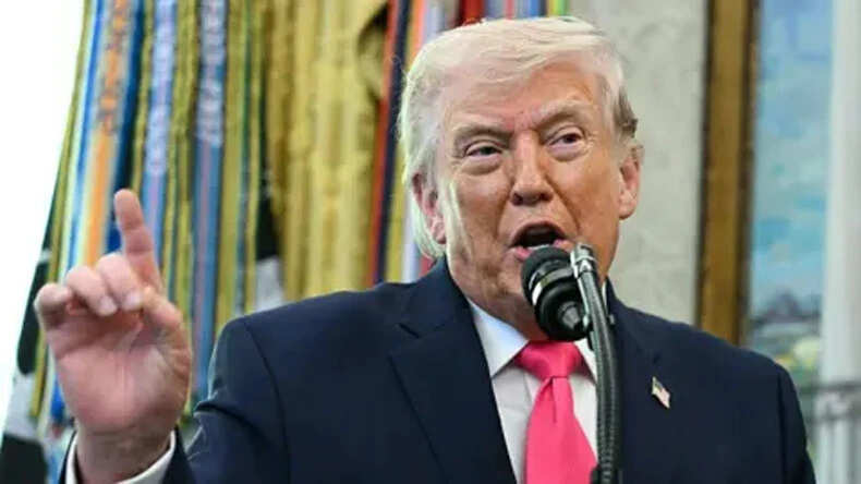 ट्रंप ने स्ट्रेट ऑफ होर्मुज को 'ट्रंप जलडमरूमध्य' कहा, ईरान बातचीत के लिए तैयार