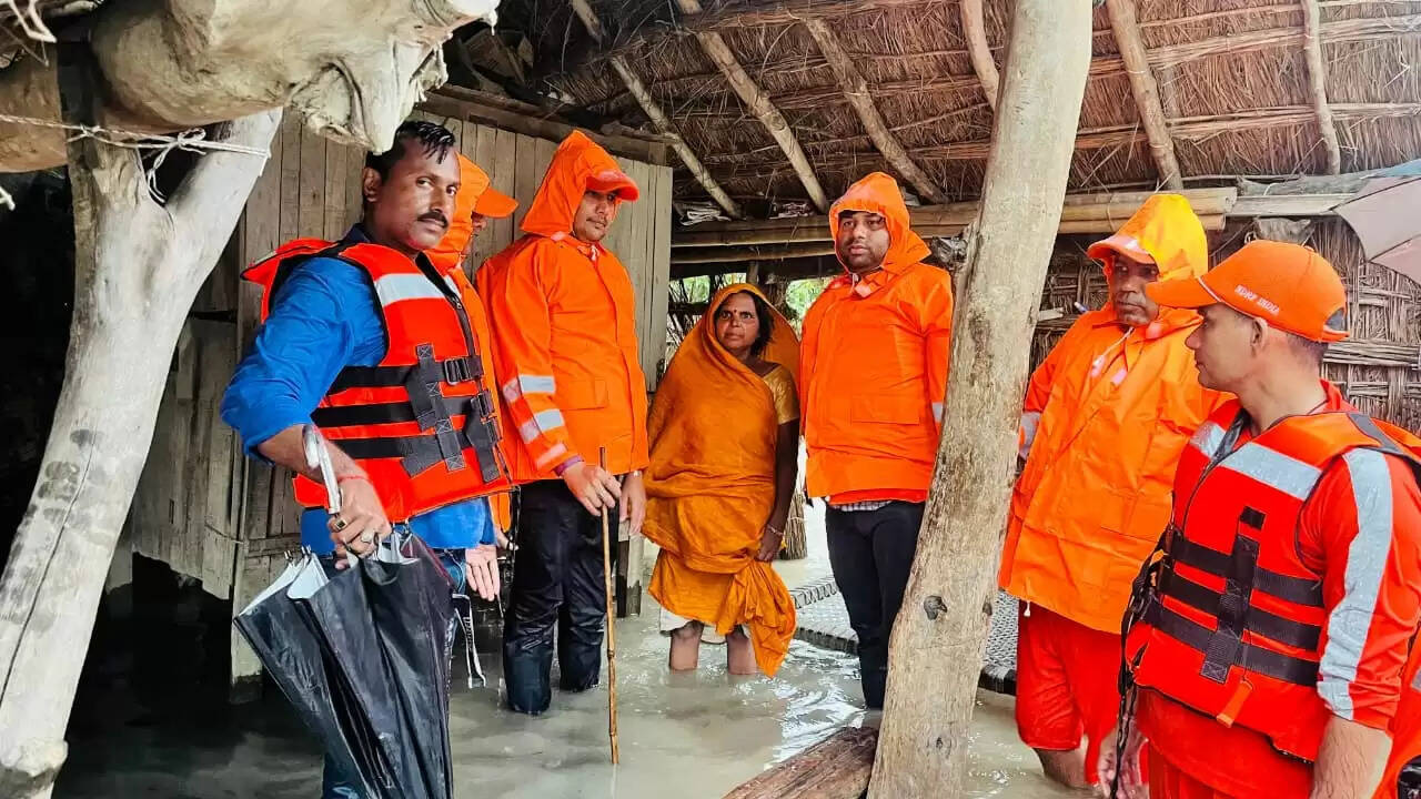 लखीमपुर खीरी में शारदा नदी का जलस्तर बढ़ा, बाढ़ की स्थिति गंभीर