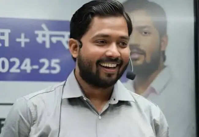 पटना में खान सर ने किया आत्मसमर्पण, पुलिस ने दर्ज किया मामला