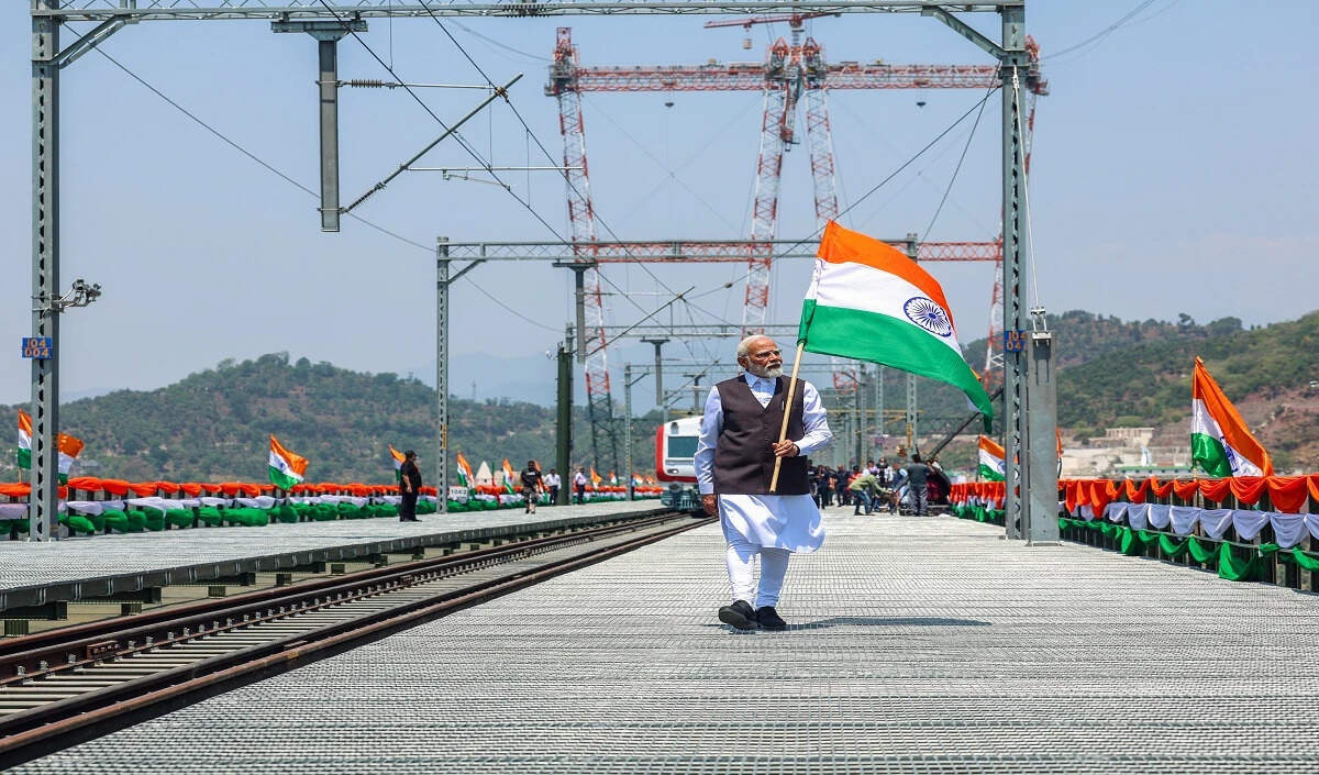 पाकिस्तान की प्रतिक्रिया: मोदी के आतंकवादी हमले के आरोप पर निराशा