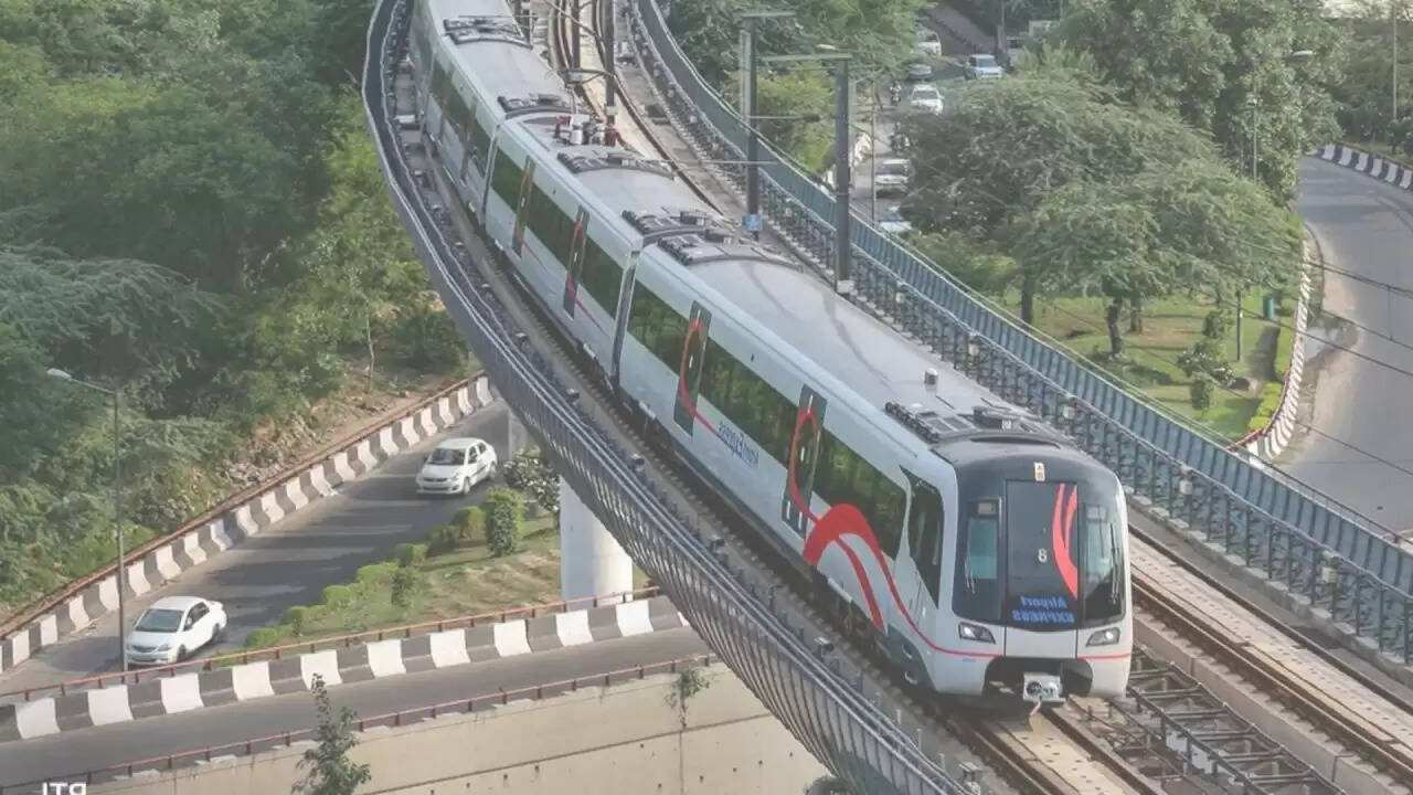 दिल्ली मेट्रो ने दिवाली 2025 के लिए समय सारणी में किया बदलाव, ट्रैफिक जाम से बचने के उपाय