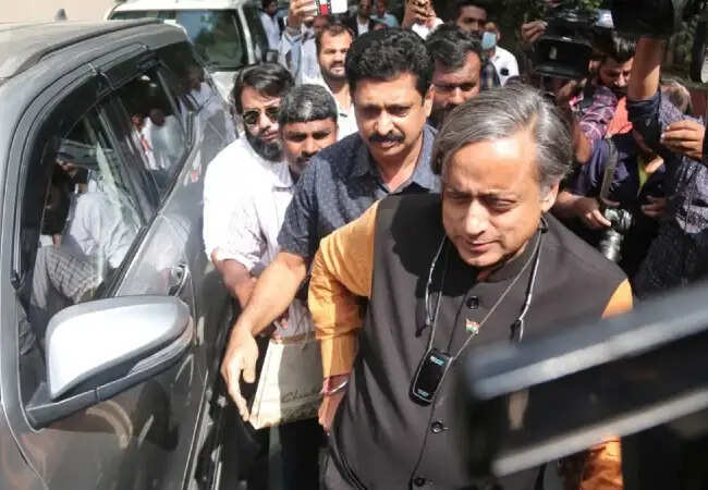 हमले का शिकार हुए शशि थरूर के गनमैन और ड्राइवर