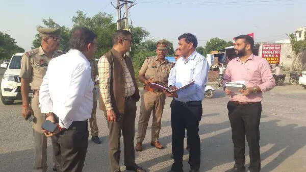 यमुना एक्सप्रेसवे पर 60 मीटर मेजर रोड का निरीक्षण, मार्च 2026 तक पूरा करने के निर्देश