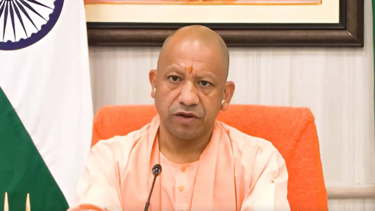 योगी आदित्यनाथ का अयोध्या दौरा: धार्मिक आयोजनों के साथ दान विवाद पर नजरें