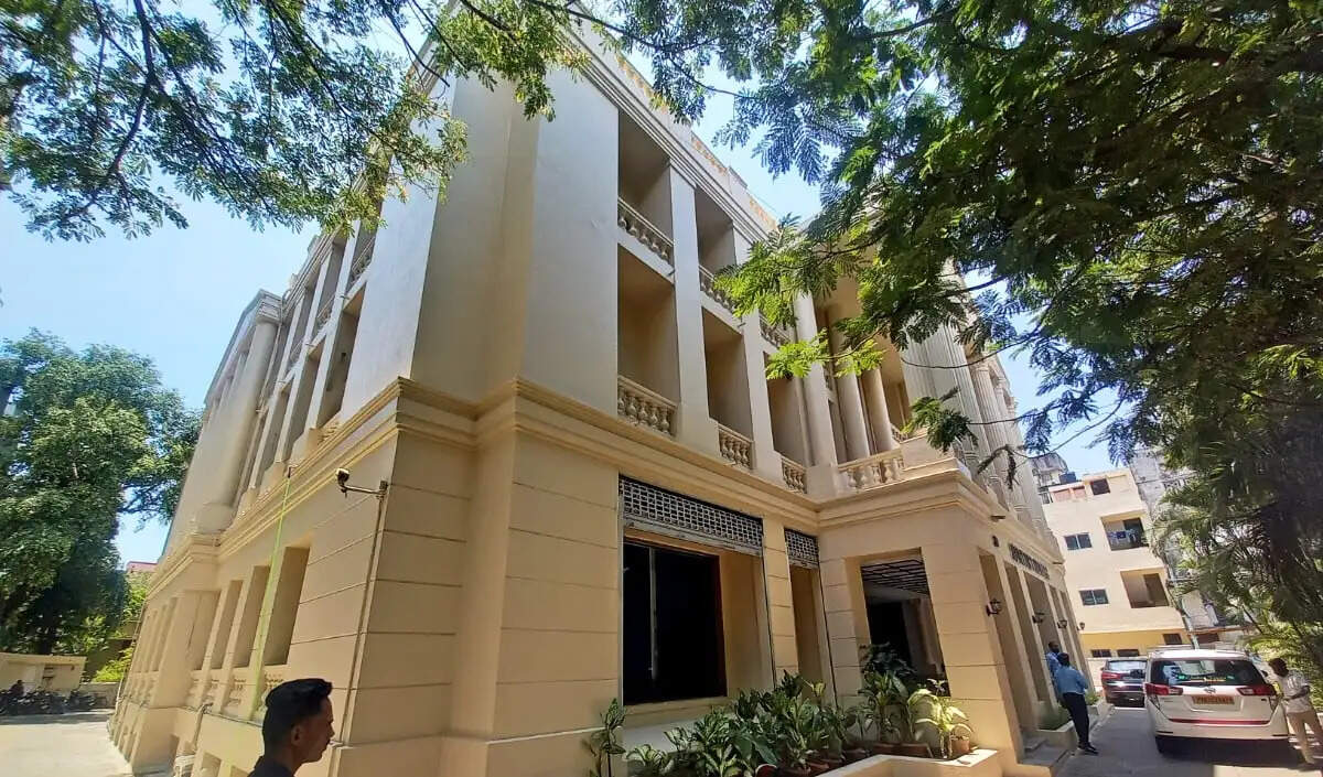 भारतीय रियल एस्टेट बाजार में बिक्री में गिरावट का संकेत