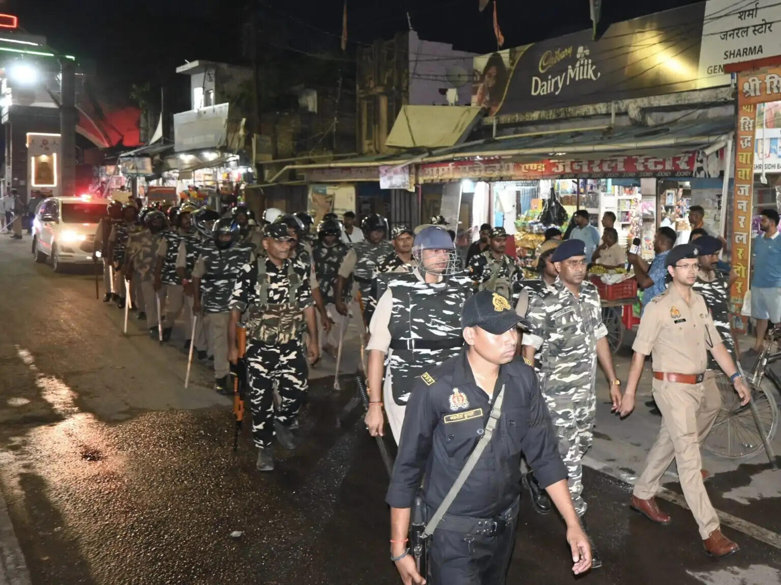पुलिस ने मोहर्रम के लिए भारत-नेपाल सीमा पर फ्लैग मार्च किया