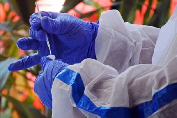 कोरोना वायरस के मामलों में वृद्धि, दिल्ली में नए वेरिएंट से पहली मौत