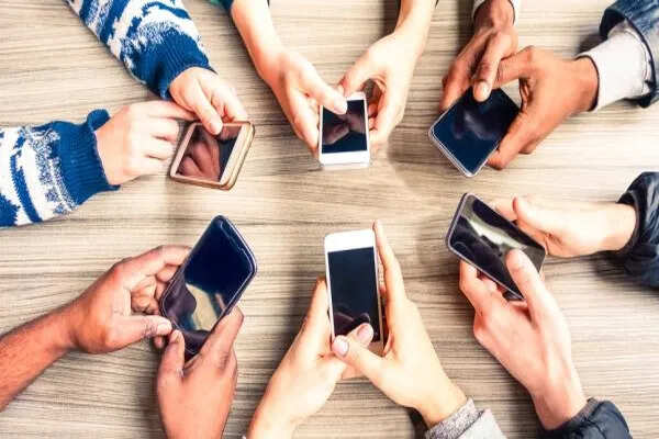 2026 में स्मार्टफोन की कीमतों में हो सकती है 15% की वृद्धि