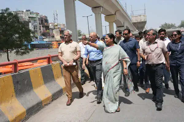 मुख्यमंत्री रेखा गुप्ता ने विकास कार्यों में तेजी लाने के लिए अधिकारियों को दिए सख्त निर्देश