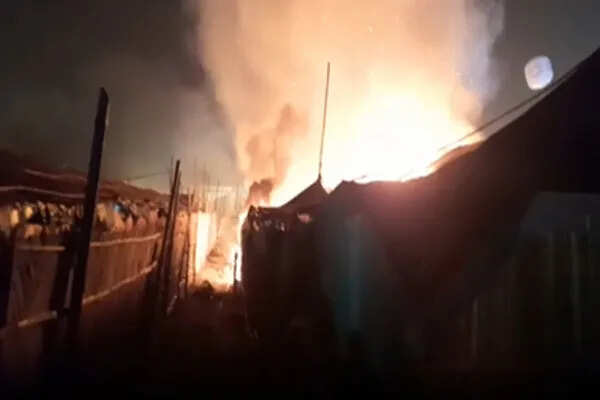 गंगासागर मेले में आग लगने से अस्थायी टेंट जलकर राख, भाजपा ने उठाए सवाल