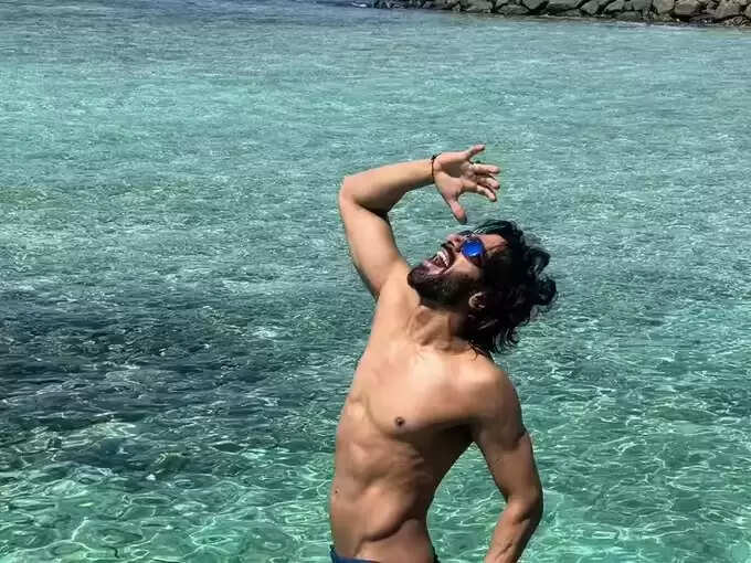 सुरभि चंदना, माहिरा शर्मा और करण वीर मेहरा की बीच छुट्टियों की तस्वीरें वायरल