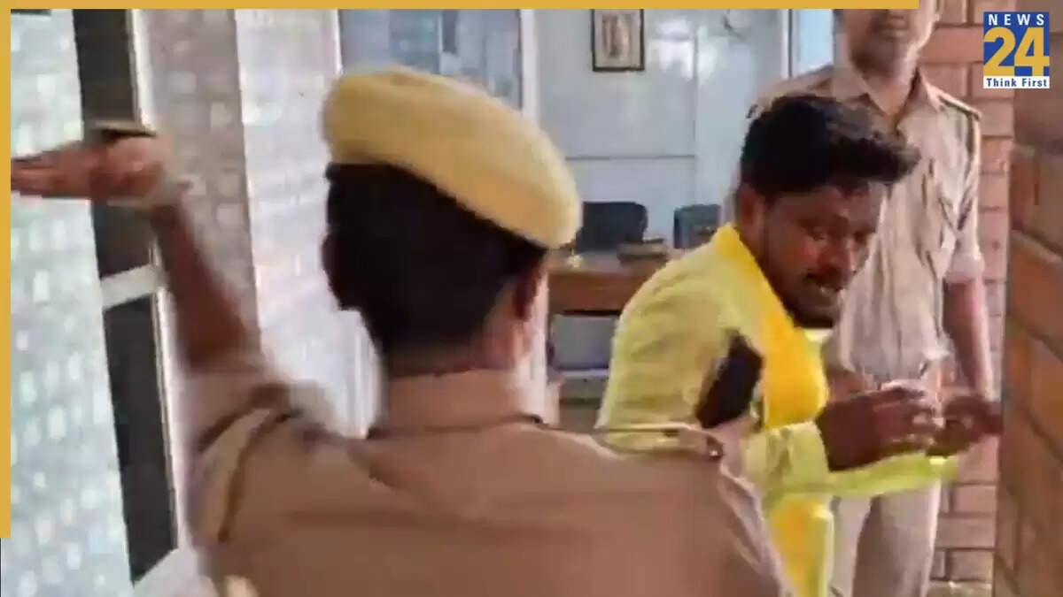 गाजीपुर में महिला पुलिसकर्मी ने SBSP कार्यकर्ता को पीटा, वीडियो वायरल