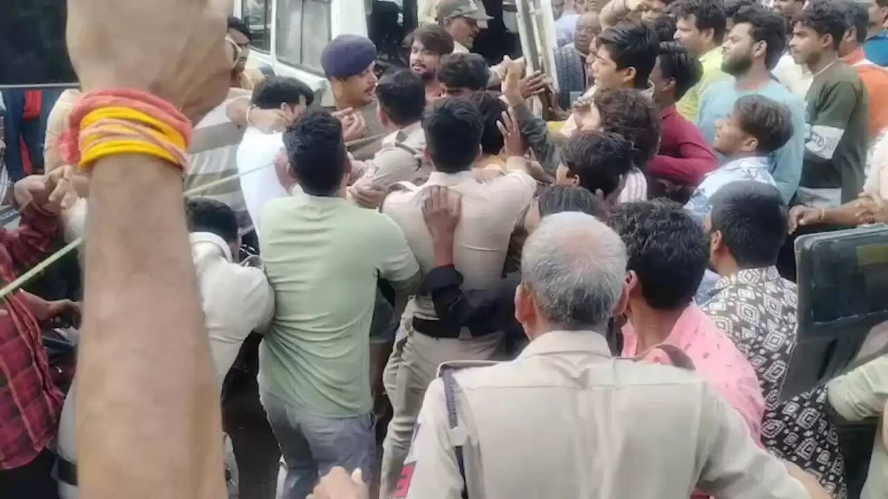 मध्य प्रदेश में झोलाछाप डॉक्टर की लापरवाही से बच्चे की मौत, स्थानीय लोगों का गुस्सा फूटा