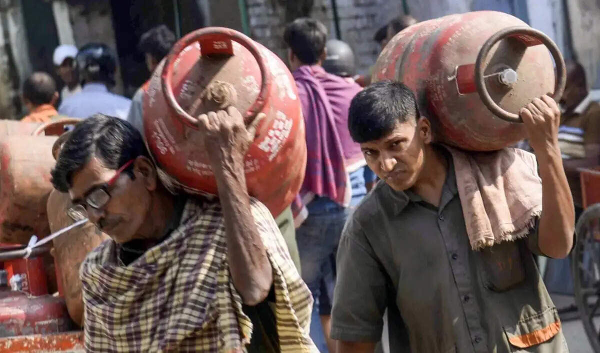 रसोई गैस सिलेंडर की कीमतों में वृद्धि: सरकार का बयान और उपभोक्ताओं के लिए राहत