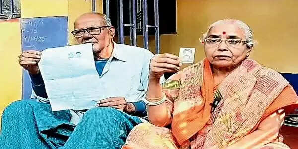 एसआईआर के कारण 26 साल बाद मिला लापता बेटा