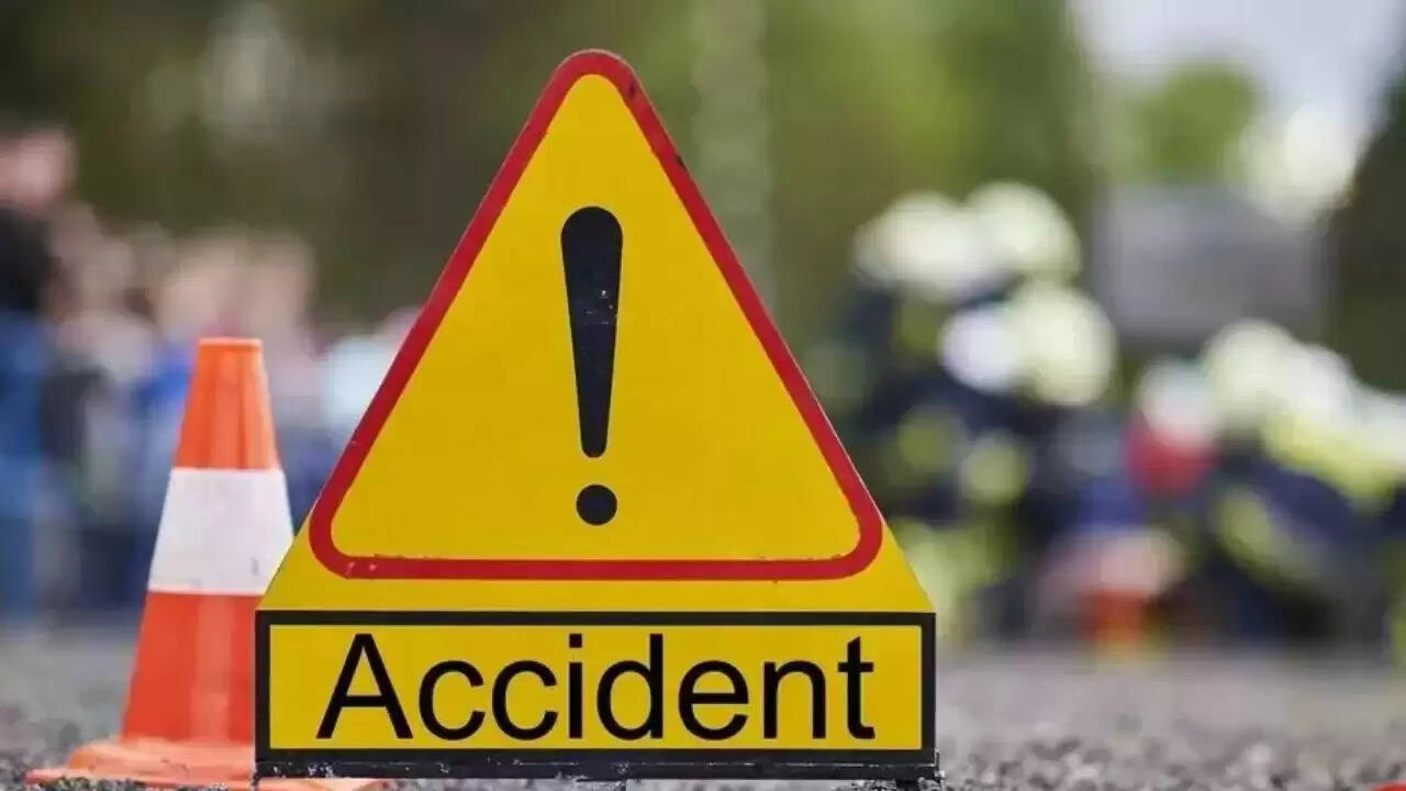 Bulandshahr में श्रद्धालुओं से भरी ट्रैक्टर-ट्रॉली को कंटेनर ने मारी टक्कर, 8 की मौत