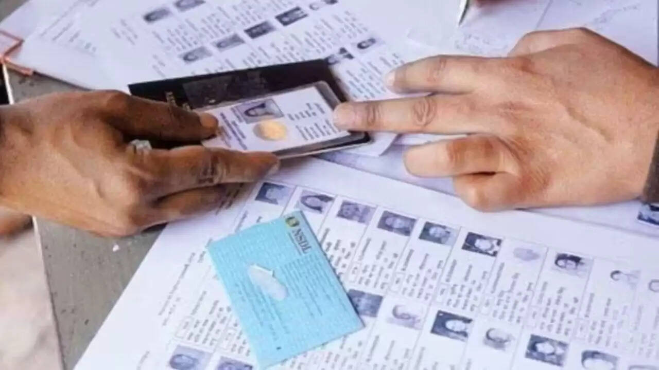 दिल्ली में वोटर लिस्ट रिवीजन: बिहार के विवाद का असर