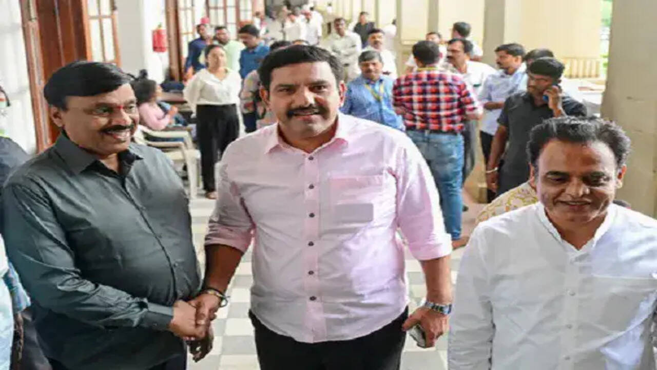 कर्नाटक भाजपा ने कांग्रेस सरकार पर लगाया हिंदू और किसान विरोधी नीतियों का आरोप