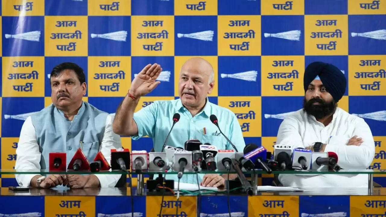 क्या भारत की शिक्षा व्यवस्था खंडहर में तब्दील हो गई है? आम आदमी पार्टी का गंभीर आरोप