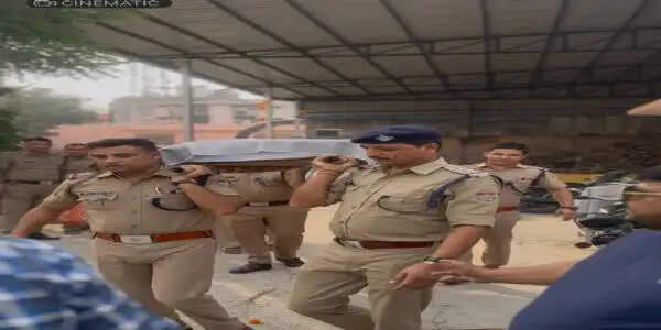भंडारे वाले बाबा रमाशंकर को पुलिस ने दी अंतिम विदाई