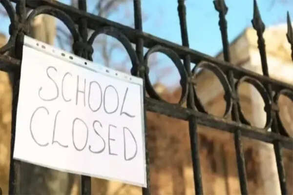 महाराष्ट्र में 25,000 स्कूलों का बंद, 10वीं की बोर्ड परीक्षा से पहले शिक्षकों का बड़ा आंदोलन