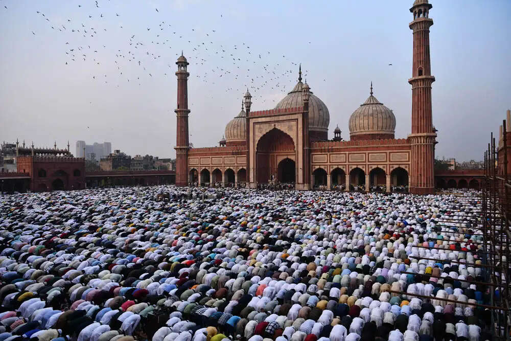 ईद-उल-फितर पर जामा मस्जिद में उमड़ा जनसैलाब