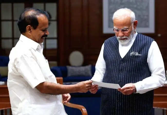 मोदी मंत्रिमंडल में फेरबदल की अटकलें: जॉर्ज कुरियन ने दिया इस्तीफा