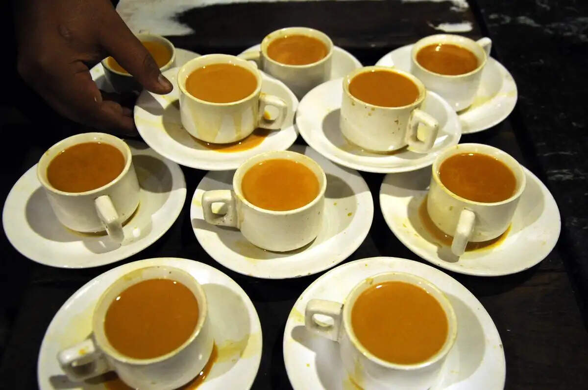 आयरन की कमी से बचने के लिए चाय और कॉफी का सेवन सीमित करें