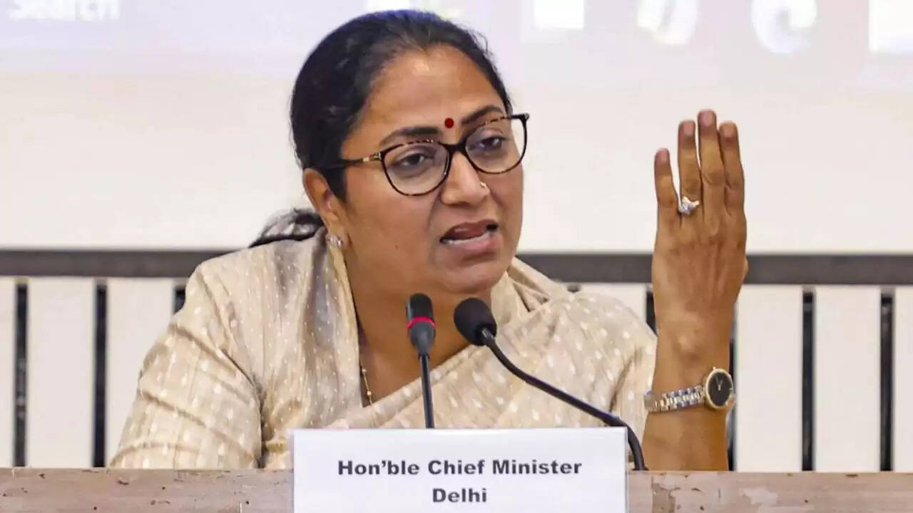 दिल्ली में प्रदूषण और ट्रैफिक समस्या के समाधान के लिए मुख्यमंत्री की बैठक