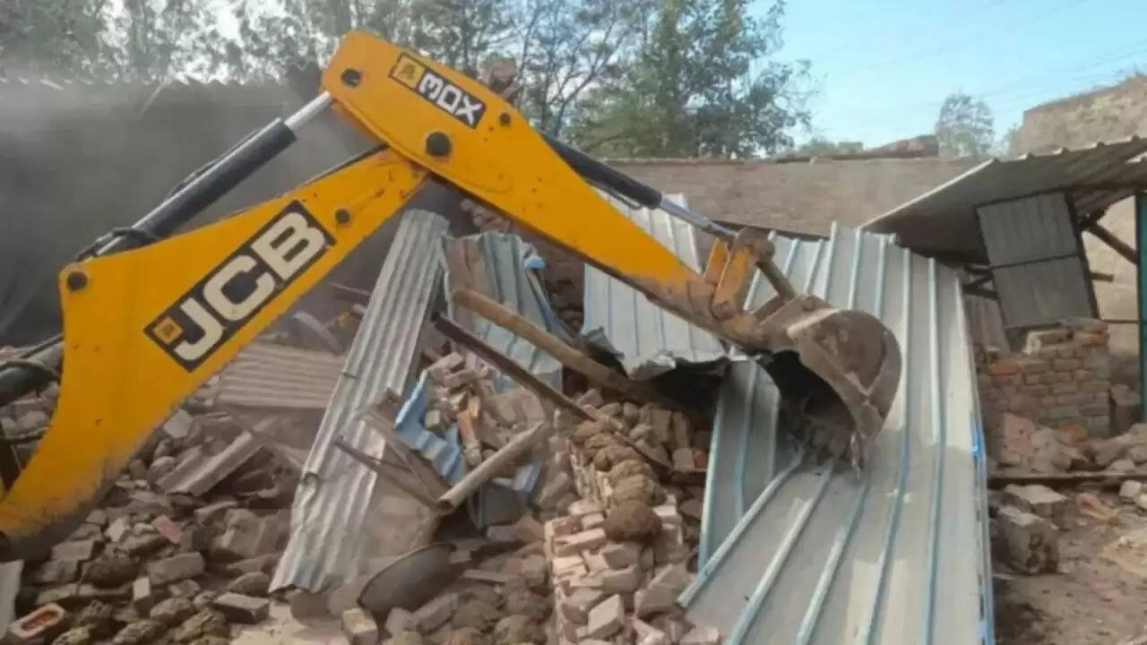 पंजाब में नशा तस्करी के खिलाफ सख्त कार्रवाई: तीन महिला तस्करों के घरों को ध्वस्त किया गया