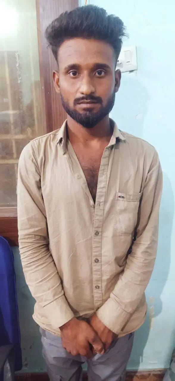 युवती से जबरन दुष्कर्म कर सोने की चैन व नगदी रकम वसूलने वाला आरोपित गिरफ्तार