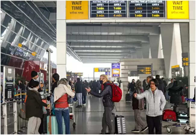 दिल्ली हवाई अड्डे पर एयर ट्रैफिक कंट्रोल में तकनीकी समस्या, 100 से अधिक उड़ानें प्रभावित