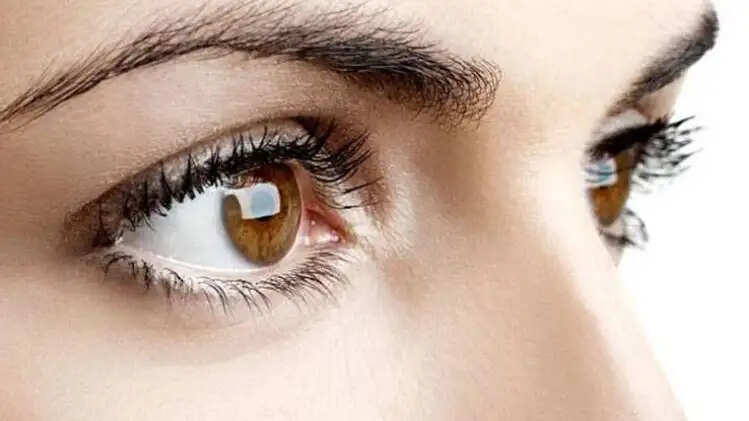 आंखों के रंग से जानें स्वास्थ्य की स्थिति और बीमारियों के संकेत