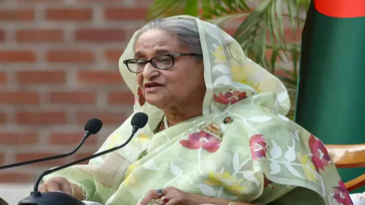 बांग्लादेश की पूर्व प्रधानमंत्री शेख हसीना पर मानवता के खिलाफ अपराध का आरोप: क्या है मामला?