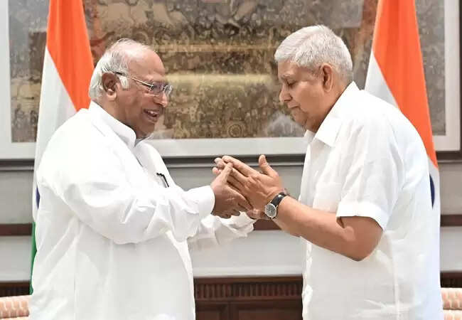 जगदीप धनखड़ के इस्तीफे से राजनीतिक हलचल: जानें क्या है वजह