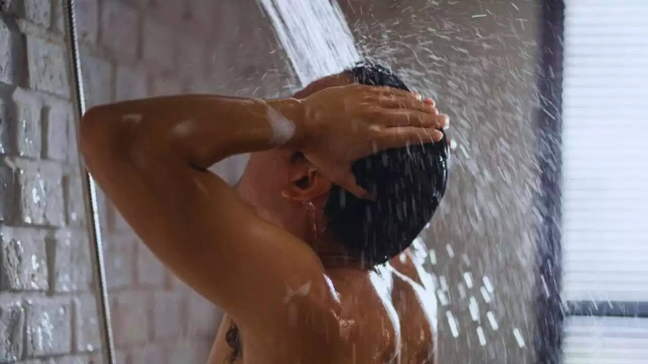 क्या सर्दियों में रोज नहाना जरूरी है? जानें विशेषज्ञों की राय