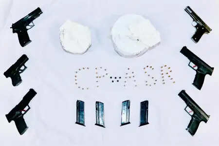 अमृतसर पुलिस ने छह तस्करों को गिरफ्तार किया, बरामद हुए हथियार और हेरोइन