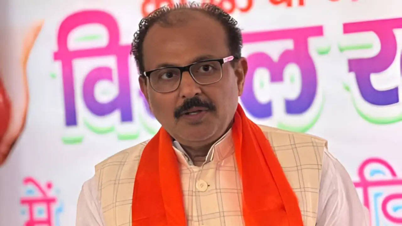 अलीगढ़ में ईद पर नमाज विवाद: मंत्री का सख्त बयान और प्रशासन की स्थिति