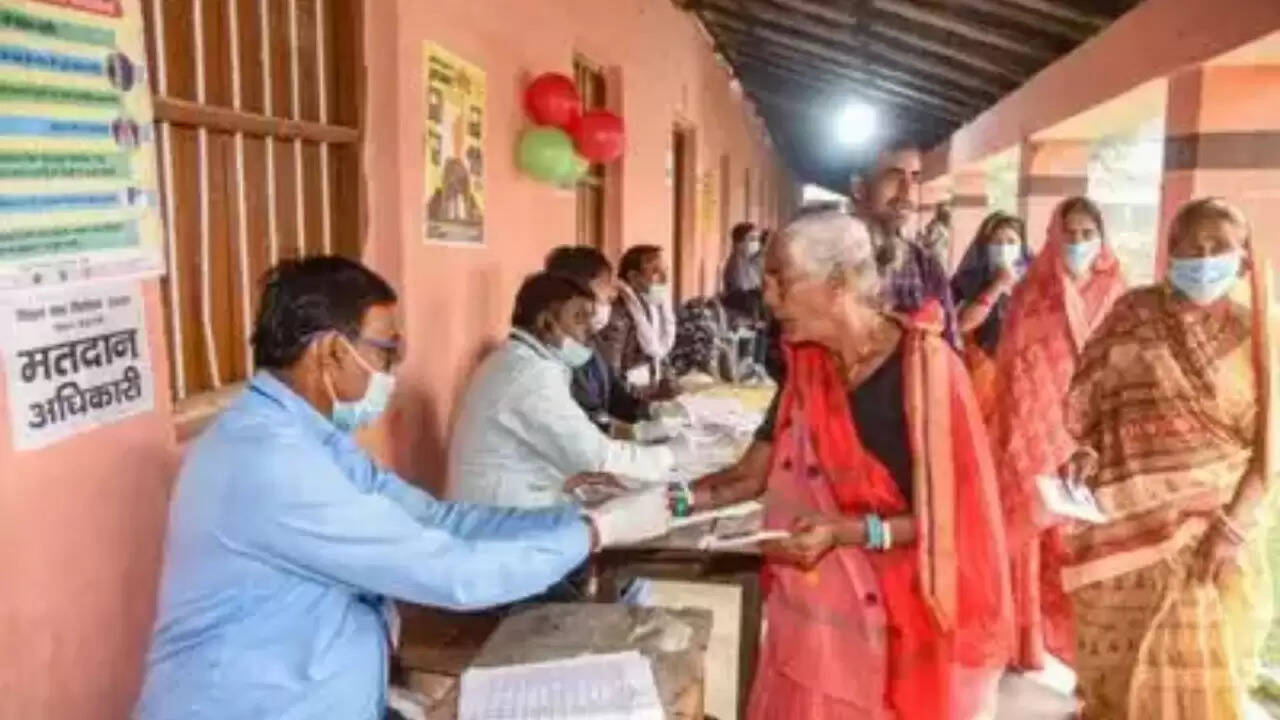 बिहार विधानसभा चुनाव 2025: मतदान प्रक्रिया की तैयारी में चुनाव आयोग