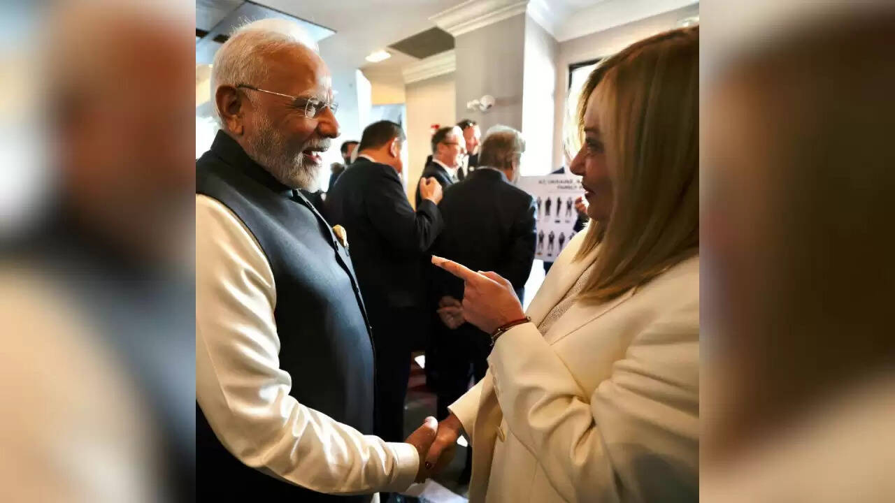 G7 समिट में PM मोदी और Giorgia Meloni की दोस्ती ने फिर मचाई धूम