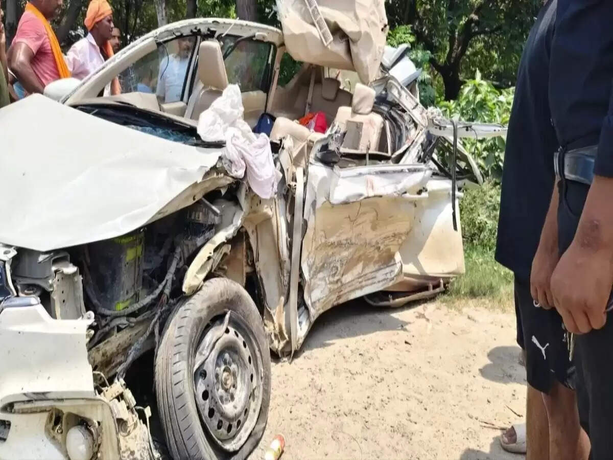 कुशीनगर में सड़क दुर्घटना में चार की मौत, दो घायल