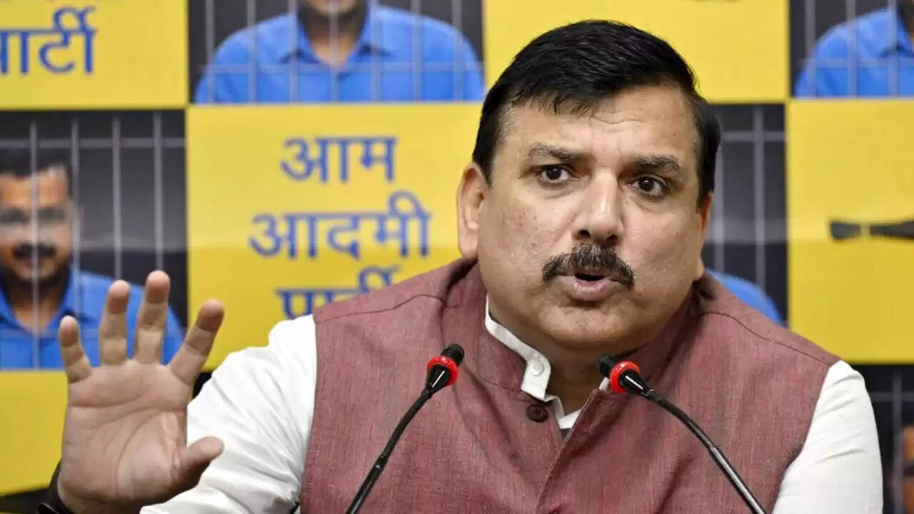 दिल्ली चुनाव में वोट घोटाले का आरोप: संजय सिंह और सौरभ भारद्वाज ने भाजपा पर साधा निशाना