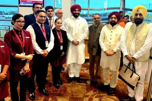 लुधियाना में हलवारा हवाई अड्डे पर पहली उड़ान का सफल आगमन