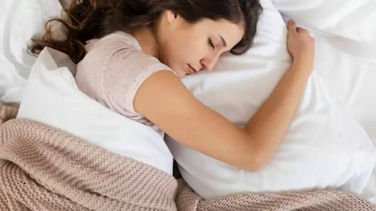 रात को नींद टूटने के कारण और उपाय: जानें विशेषज्ञ की राय